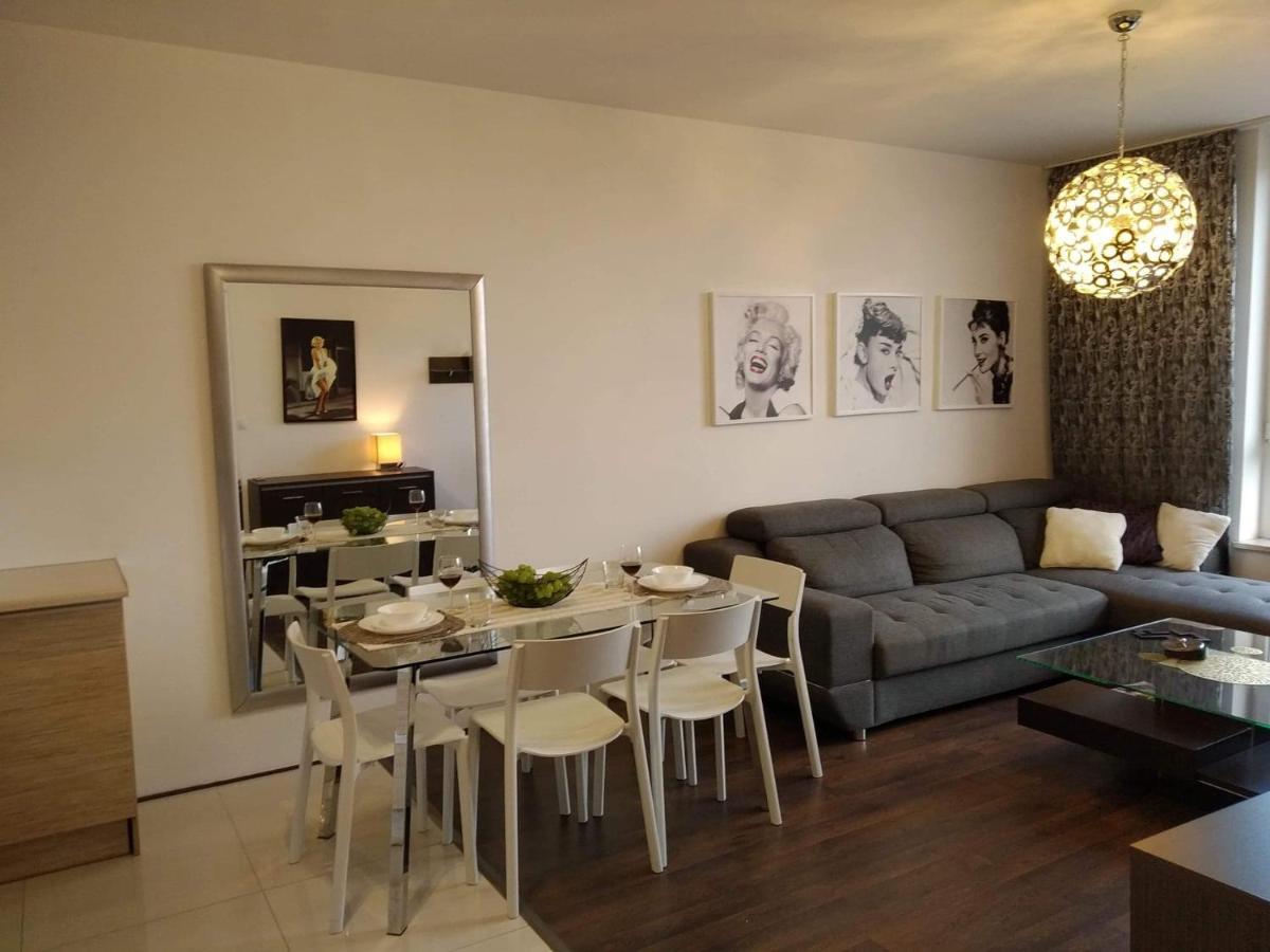 Sunny Penthouse With Roof Gardens Overlooking The Warsaw Palace Of Culture Pruszków Exterior foto
